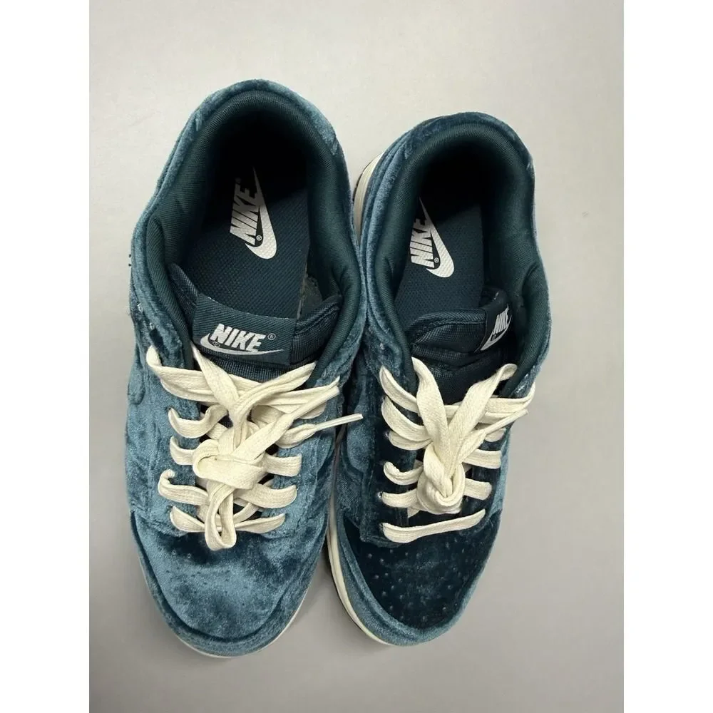 Nike Dunk Low 'Green Velvet' Women's Shoes DZ5224-300. Sz 8.5